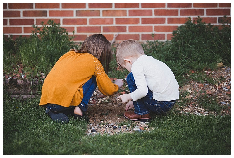 kids playing in dirt - Honaker Virginia backyard family photo shoot